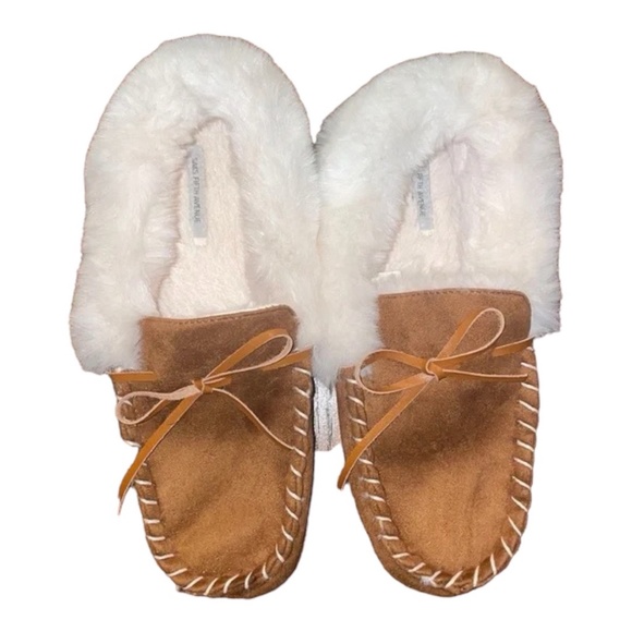 NWT Saks Fifth Avenue Coco Faux Fur Slippers, Size XS - Picture 1 of 5